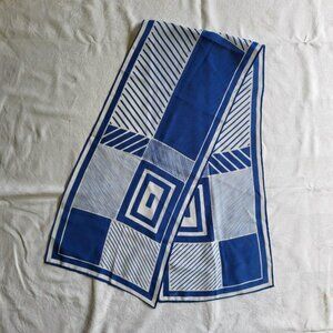 Vera Neuman Geometric blue and white scarf